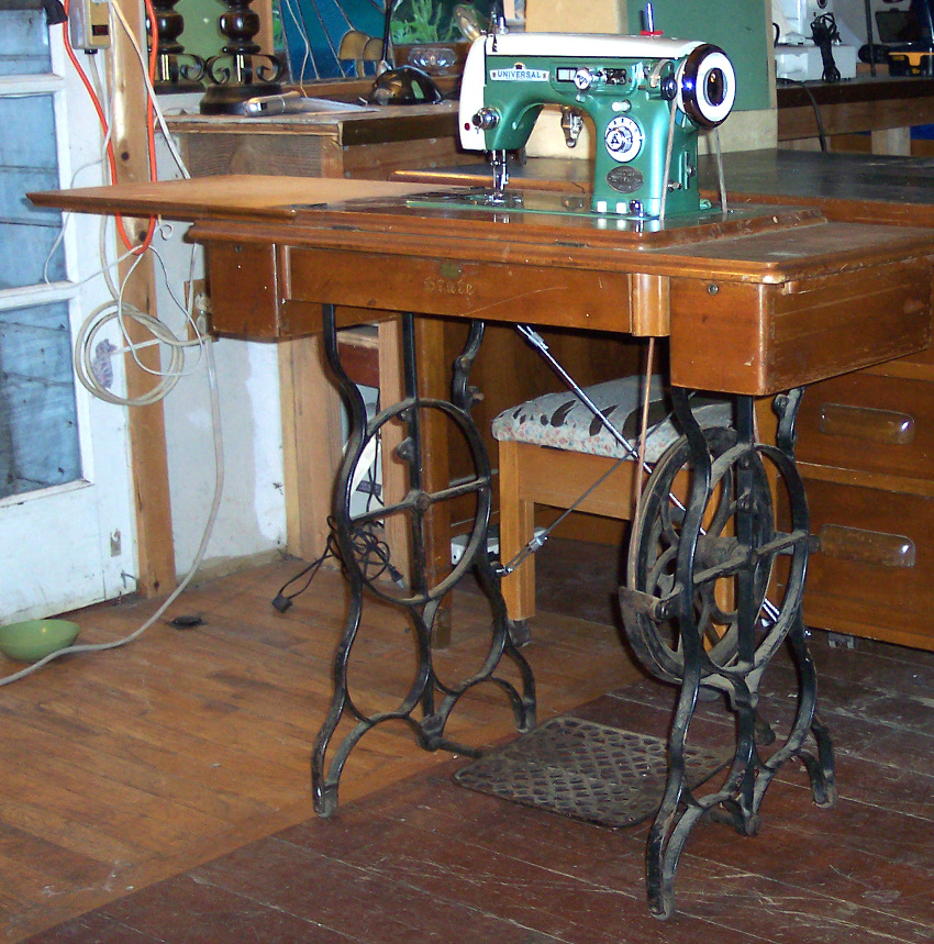 Universal de lue Super Zigzag Sewing Machine